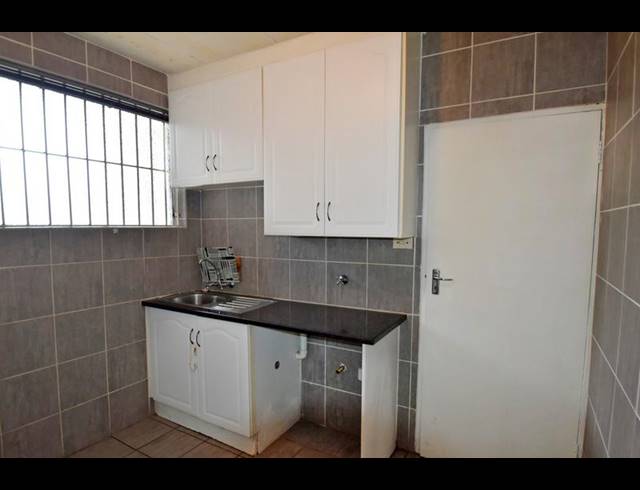 1 BEDROOM APARTMENT FOR SALE IN SANDRINGHAM